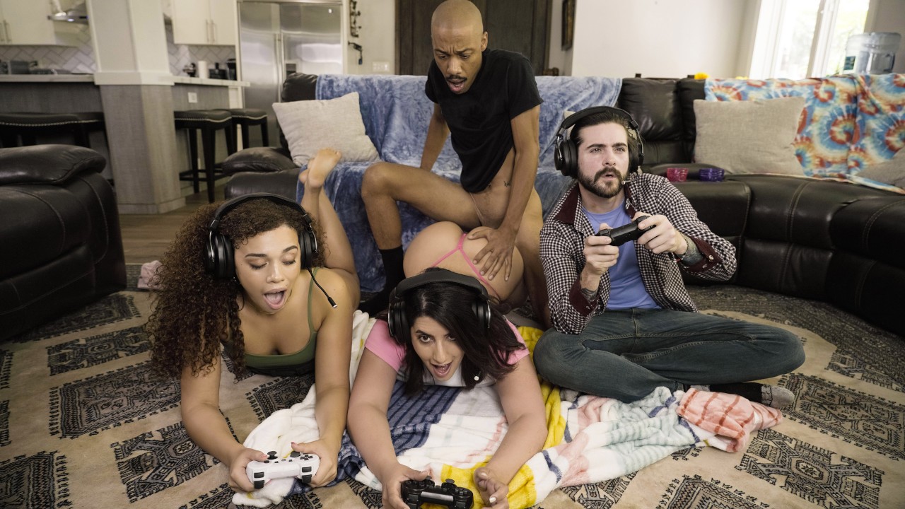 Co-op Mode Fuck for Gamer Girls - Willow Ryder, Sarah Arabic, Johnny Love, Dwayne Foxxx - RKShorts Videos