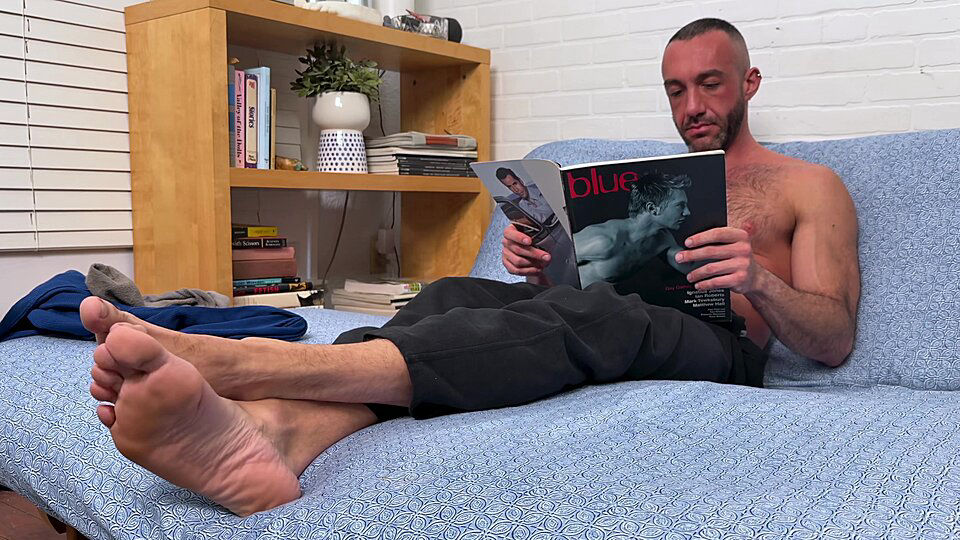 Spy on Leonidas’ Feet Leonidas